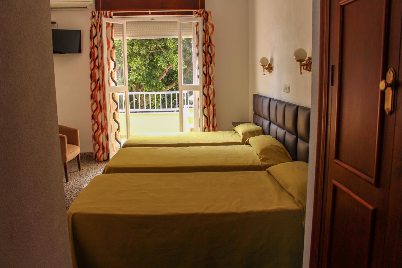 Hostal Esperanza Benajarafe Eksteriør billede